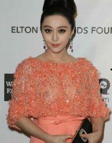 女明星大胆穿衣视频,女明星大胆穿衣视频引发热议