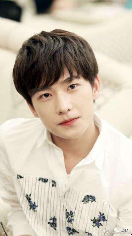 好看明星楊洋相片,光影交织下的魅力明星