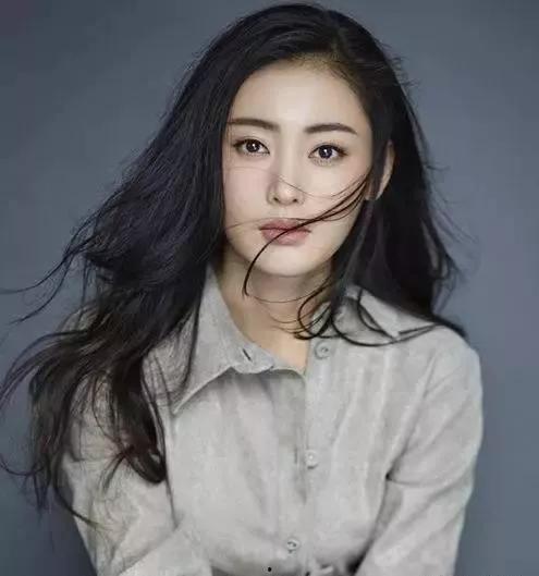 i明星,闪耀舞台，演绎璀璨人生