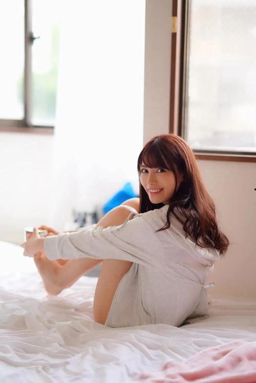 尤物丝袜控福利,探寻丝袜之美，尽享视觉盛宴