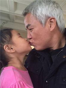 老公来亲亲图片,老公深情亲亲定格永恒