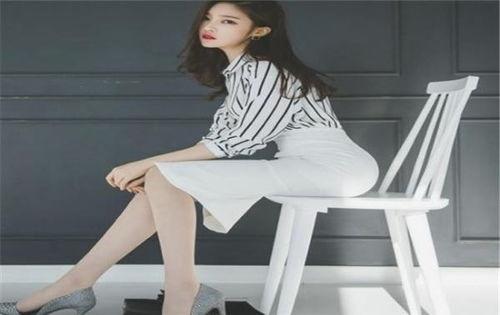 女员工穿丝袜视频,女员工职场风采瞬间